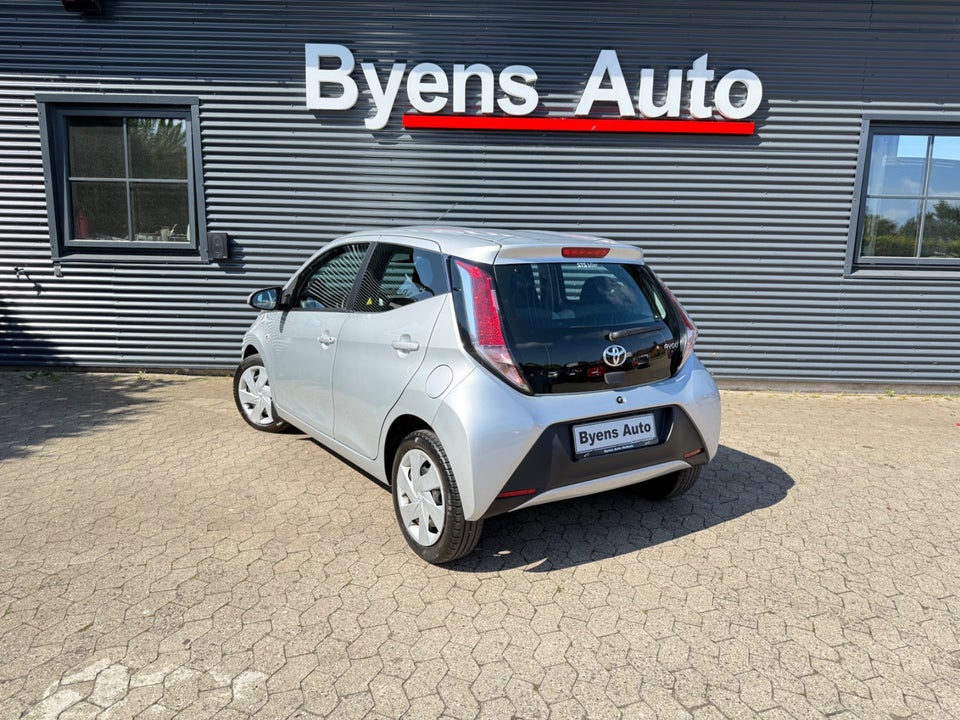 Toyota Aygo 1,0 VVT-i x-play 5d