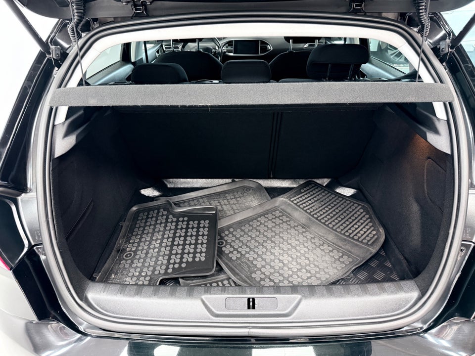 Peugeot 308 1,5 BlueHDi 130 Style 5d