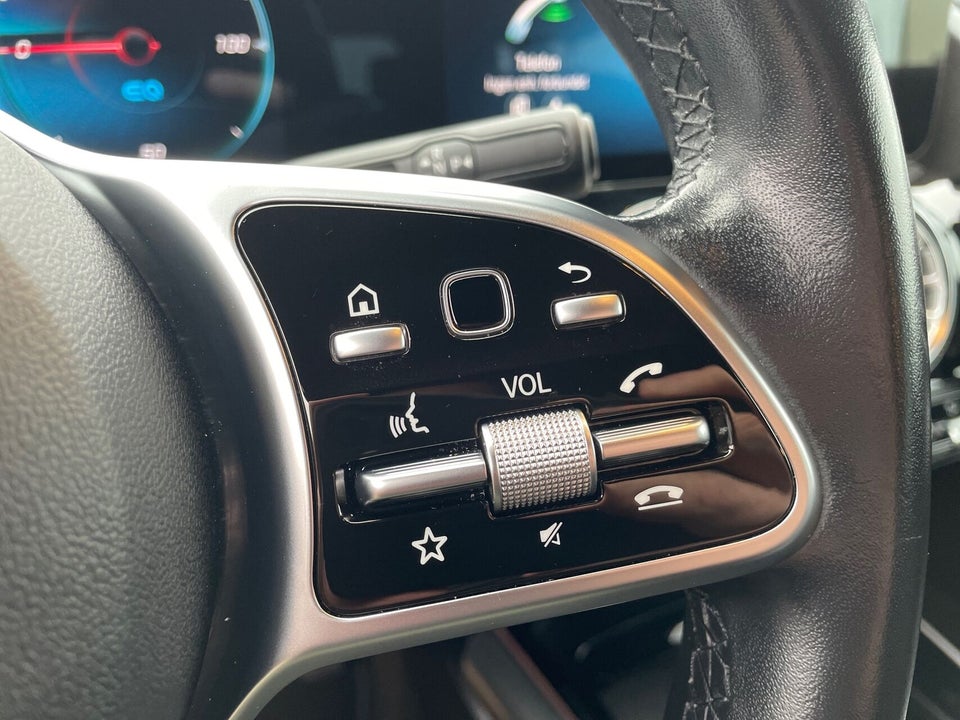 Mercedes EQA300 4Matic 5d