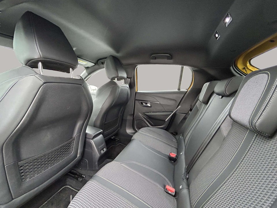 Peugeot e-208 50 GT 5d