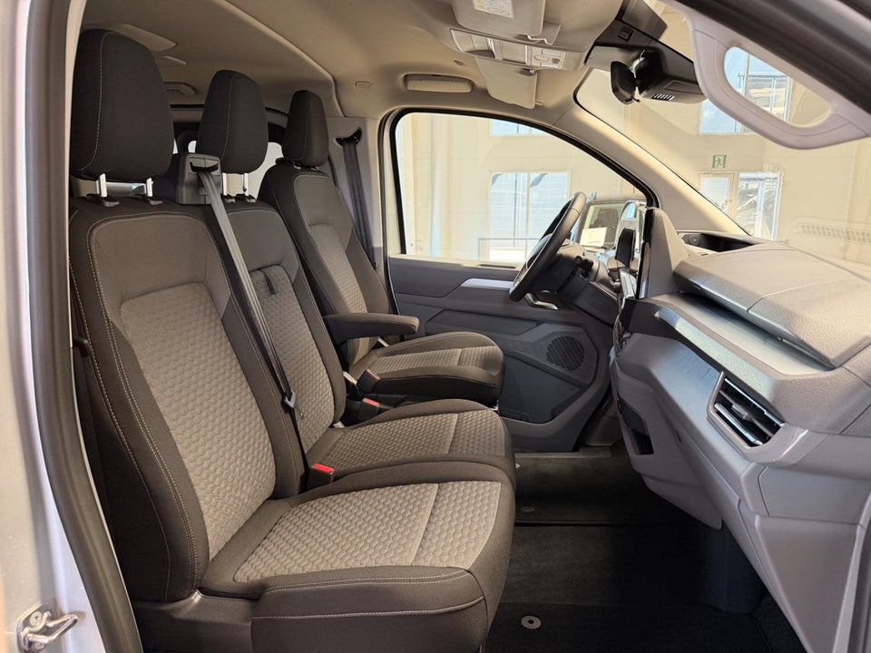 VW e-Caravelle 64 Life SWB