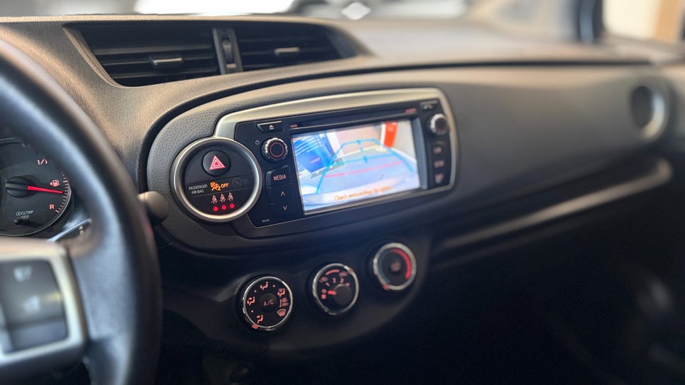 Toyota Yaris 1,3 VVT-i T1 5d