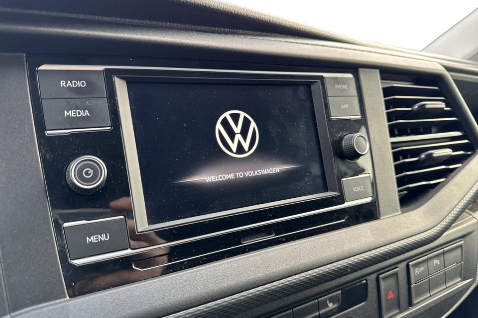 VW Transporter 2,0 TDi 110 Kassevogn kort
