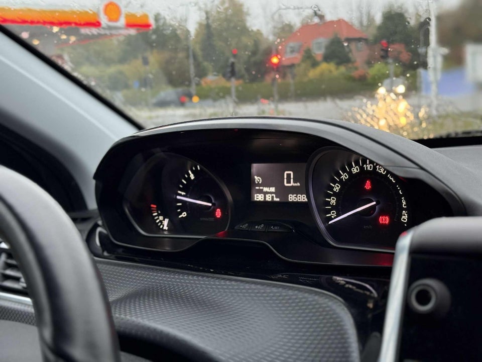 Peugeot 2008 1,6 BlueHDi 100 Active 5d