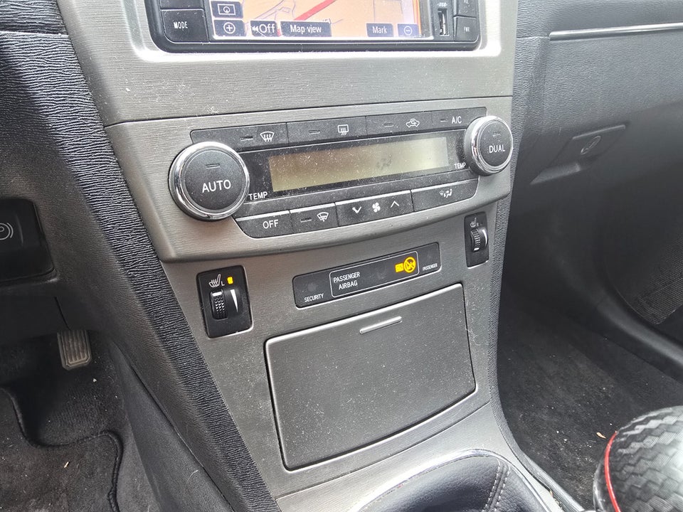 Toyota Avensis 1,8 VVT-i T1 stc. 5d