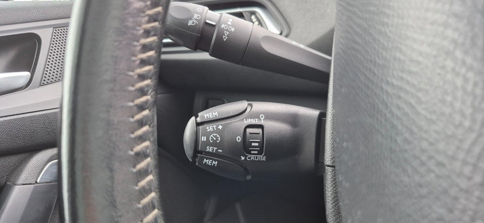 Peugeot 308 1,2 e-THP 110 Style SW 5d