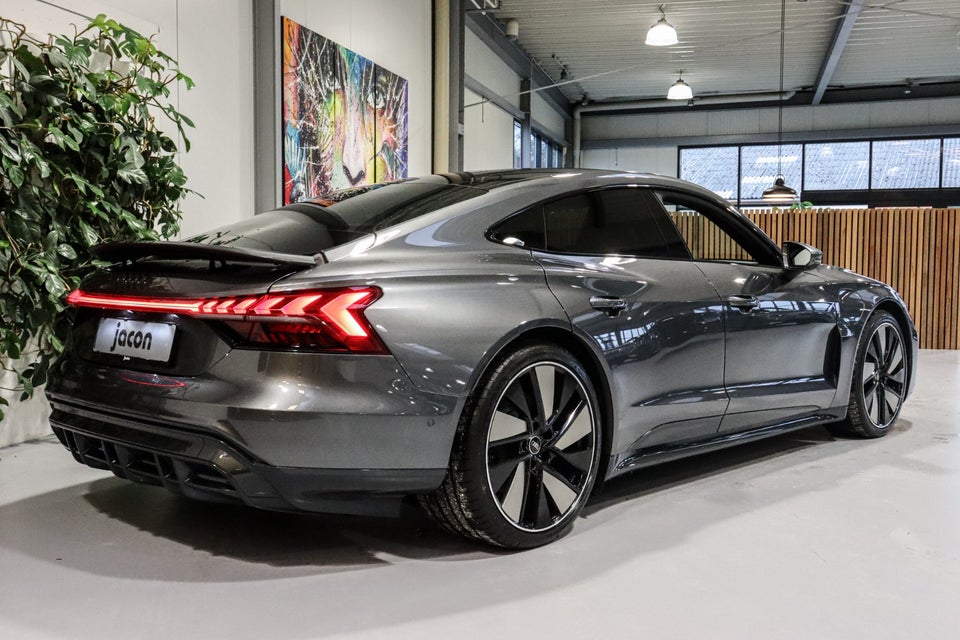 Audi e-tron GT quattro 4d