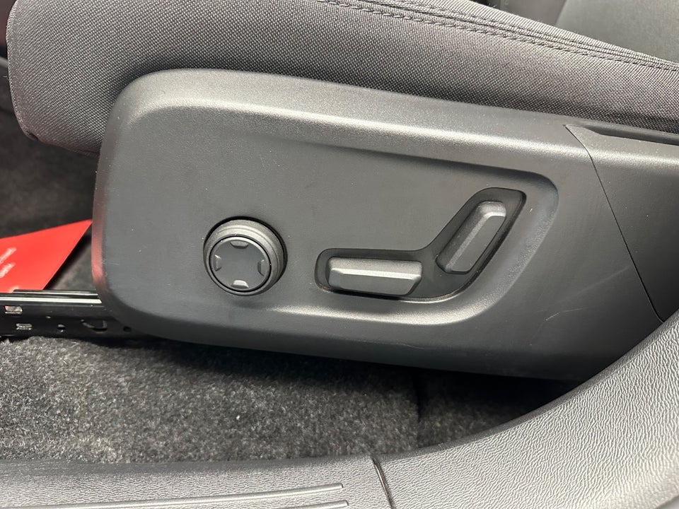 Volvo XC40 ReCharge Extended Range Plus 5d