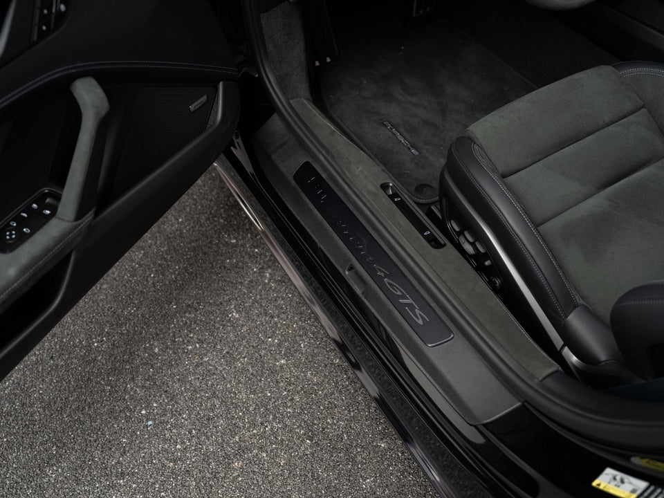 Porsche 911 Carrera 4 GTS 3,6 Cabriolet PDK 2d