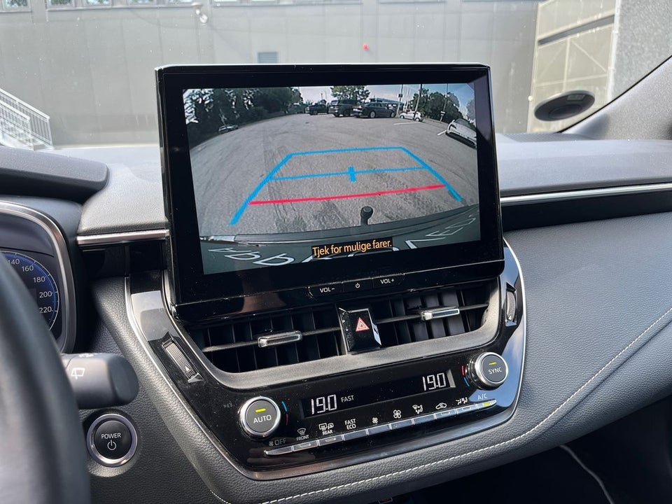 Toyota Corolla 1,8 Hybrid Style Touring Sports e-CVT 5d