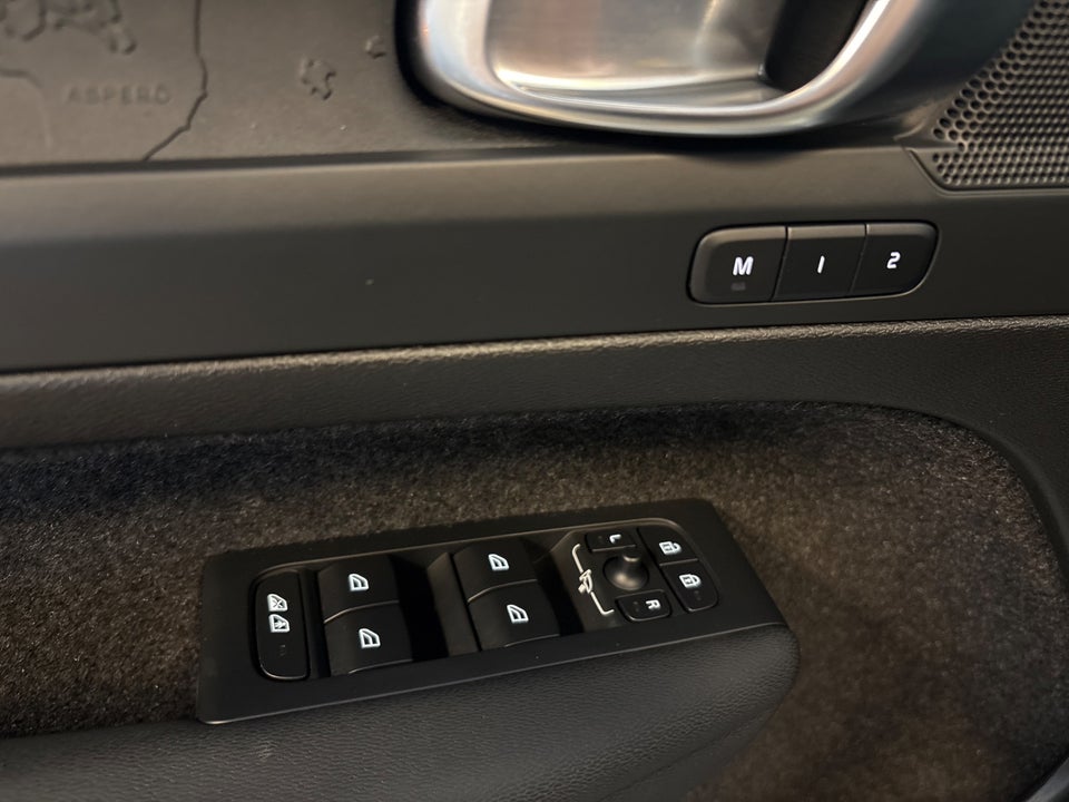 Volvo XC40 ReCharge Extended Range Plus 5d