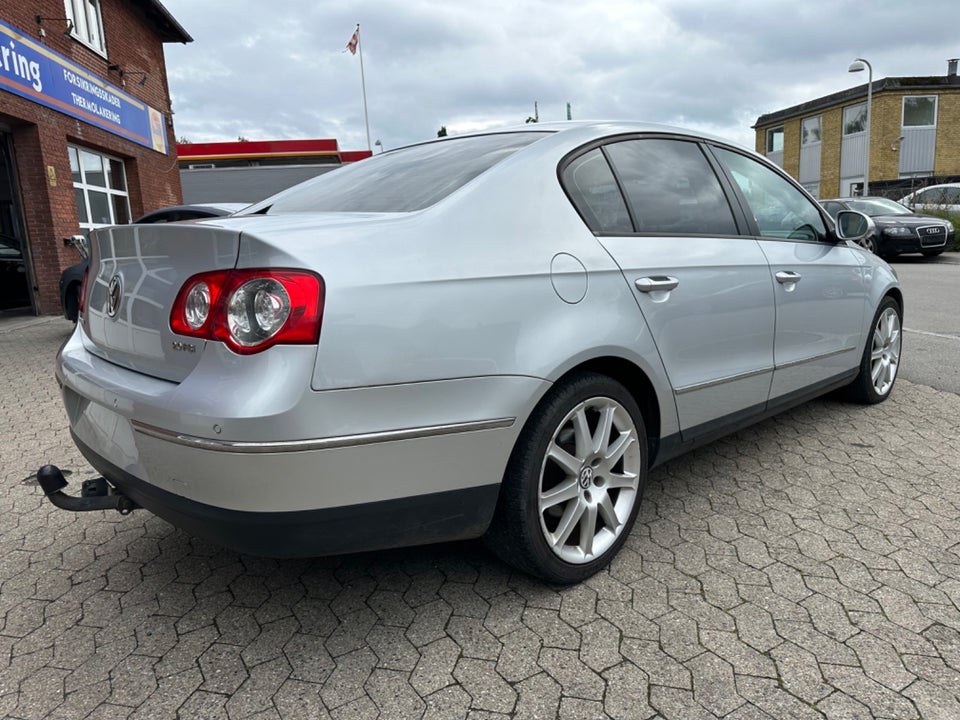 VW Passat 2,0 FSi Sportline 4d