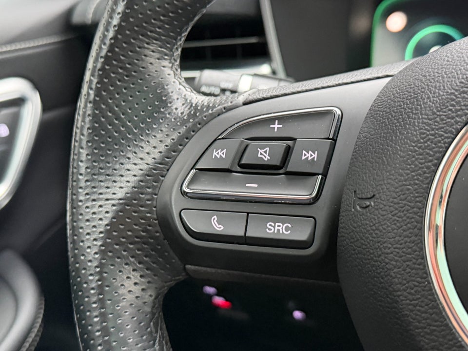 MG Marvel R Luxury 5d