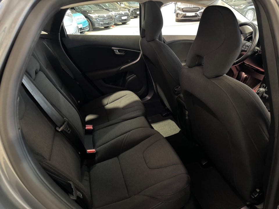 Volvo V40 2,0 D2 120 Kinetic 5d