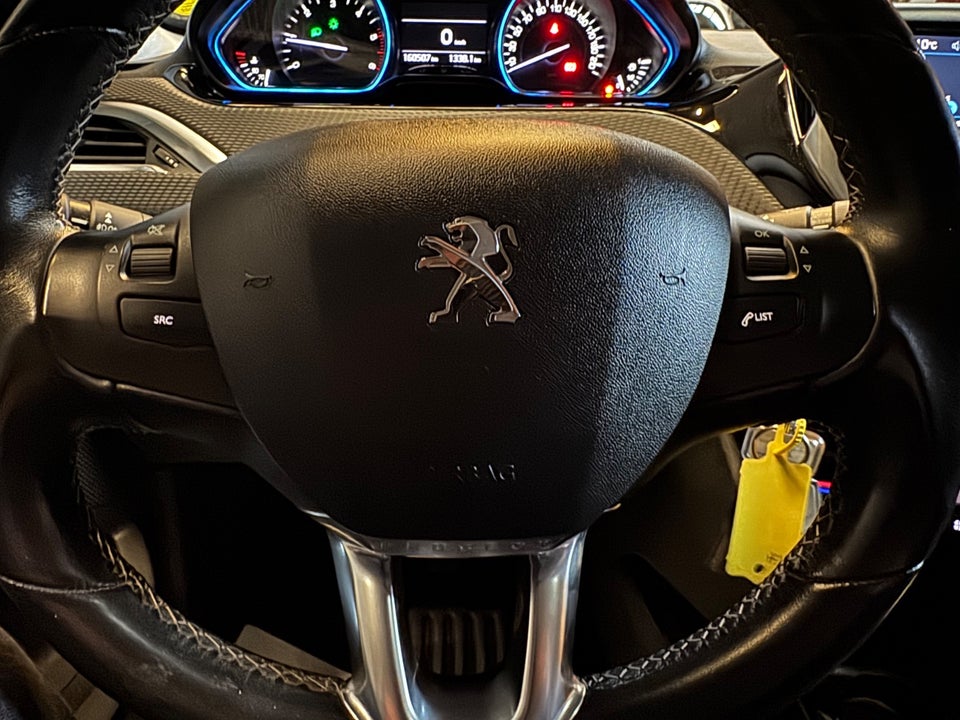 Peugeot 2008 1,6 BlueHDi 100 Allure Sky 5d