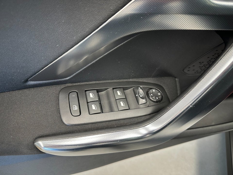 Peugeot 2008 1,2 PureTech 130 Allure+ 5d