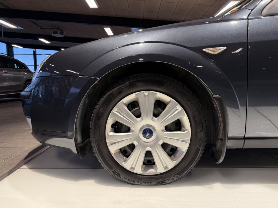 Ford Mondeo 1,8 110 Ambiente stc. 5d