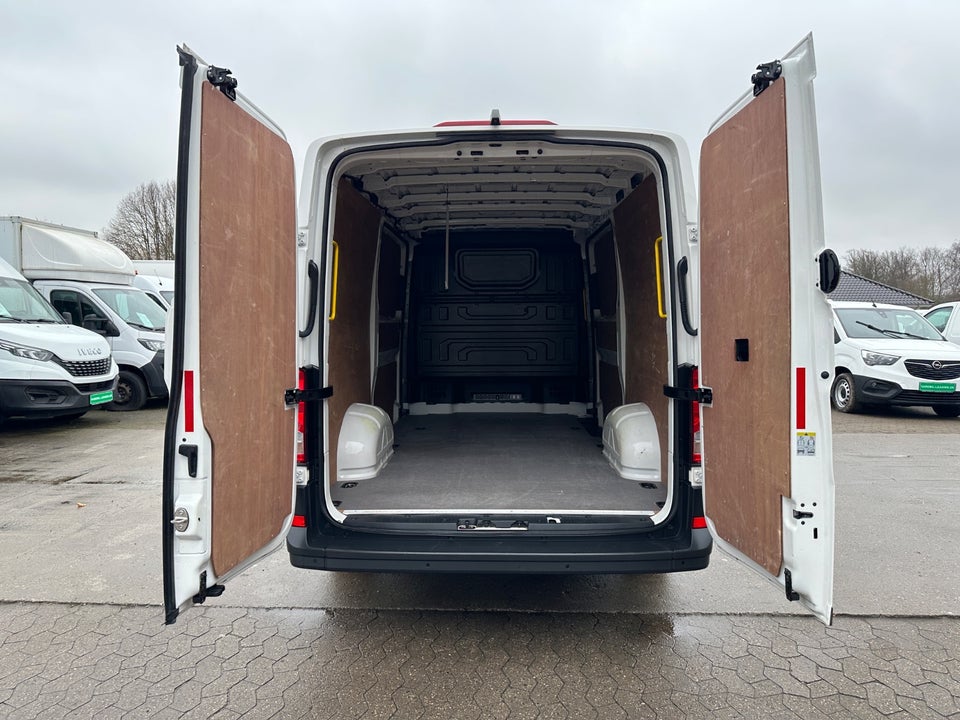 VW Crafter 35 2,0 TDi 140 Kassevogn L3H2 aut.