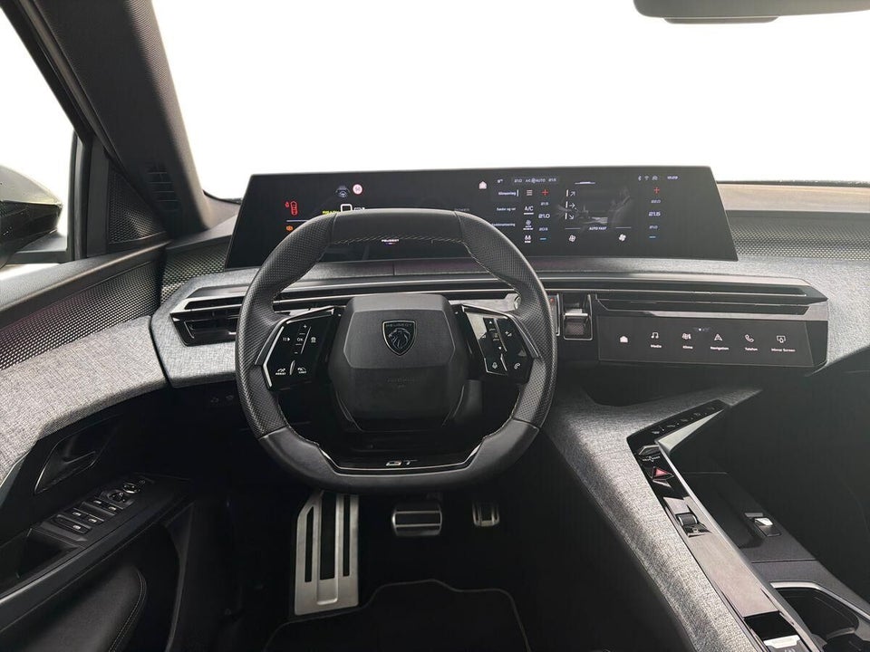 Peugeot e-3008 77 GT 5d