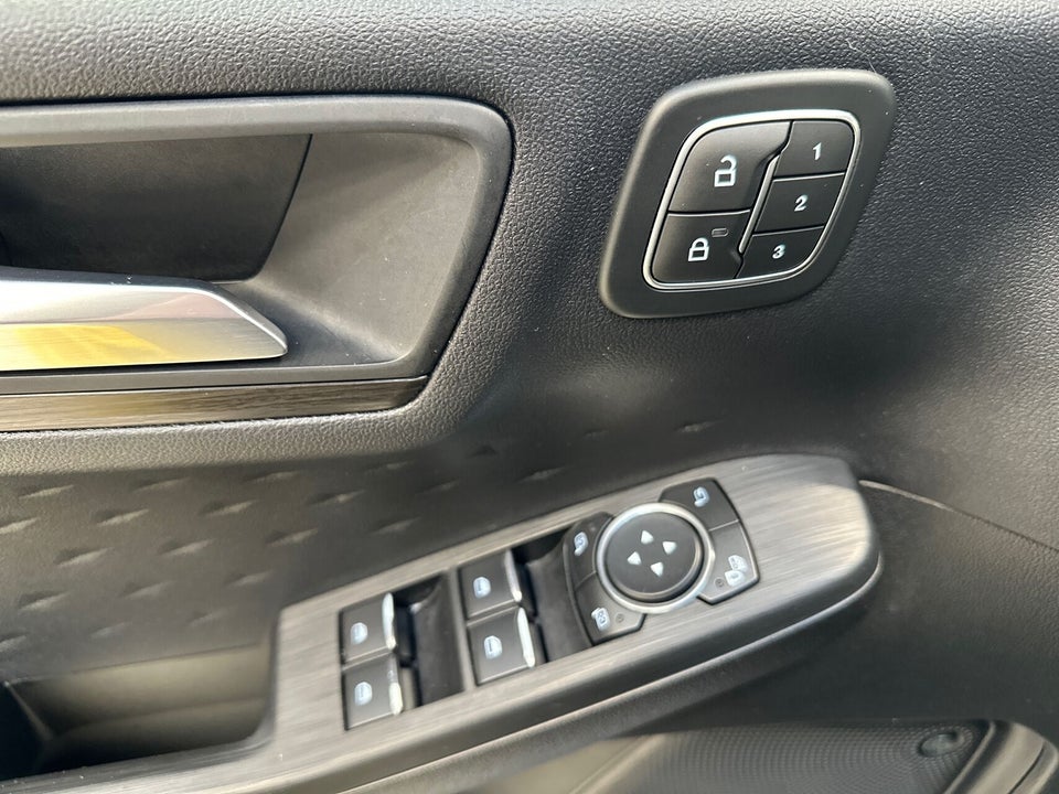 Ford Kuga 2,5 PHEV Vignale CVT 5d