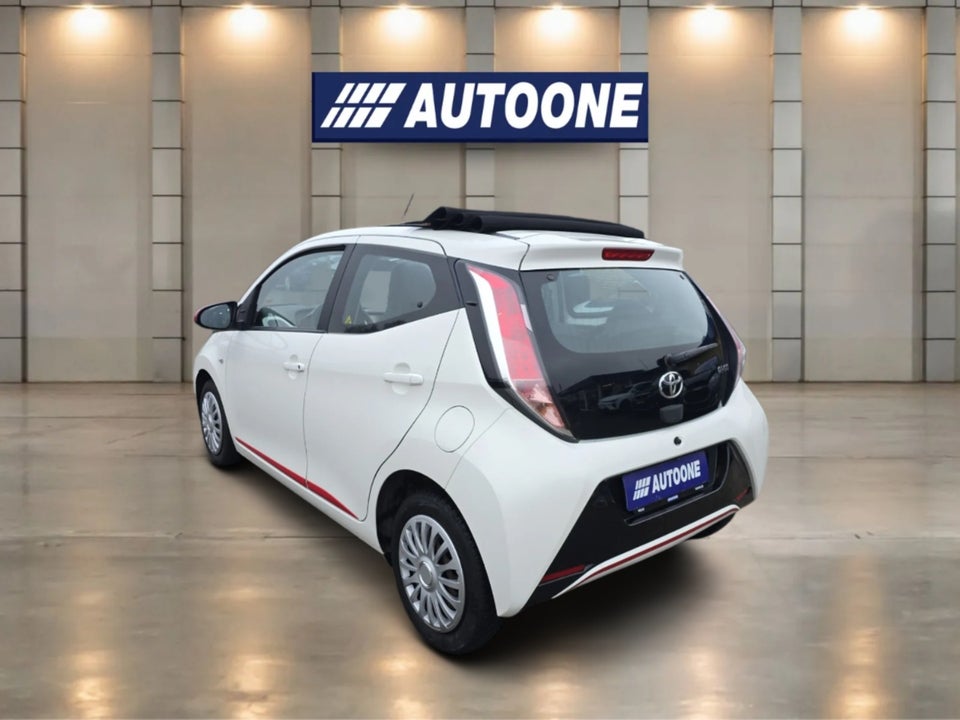Toyota Aygo 1,0 VVT-i x-wave Sky 5d