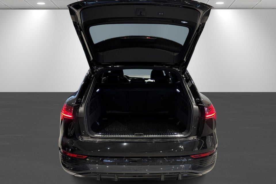 Audi Q8 e-tron 55 S-line quattro 5d