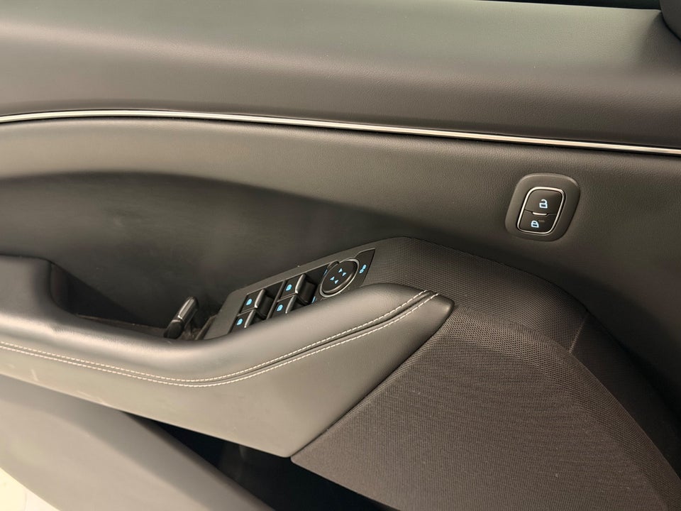 Ford Mustang Mach-E 68 Standard Range 5d