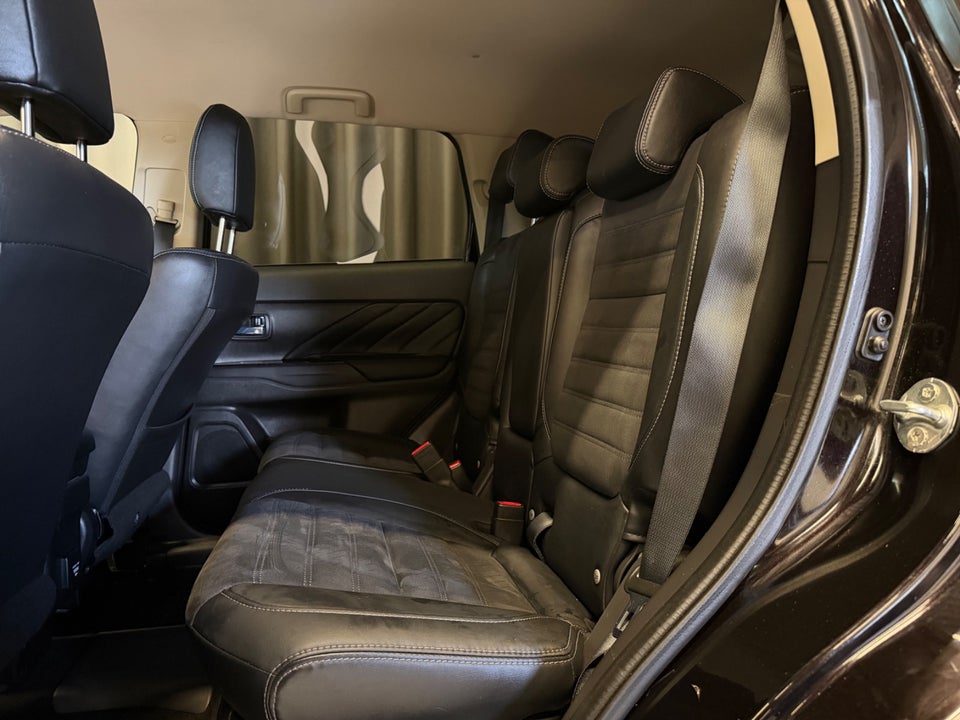 Mitsubishi Outlander 2,0 PHEV Instyle CVT 4WD 5d