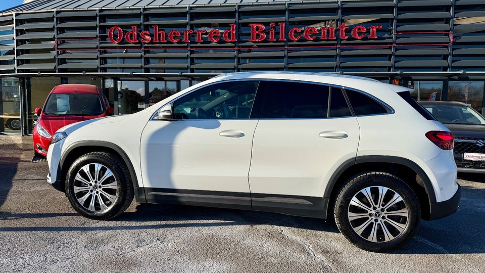 Mercedes EQA300 Progressive 4Matic 5d