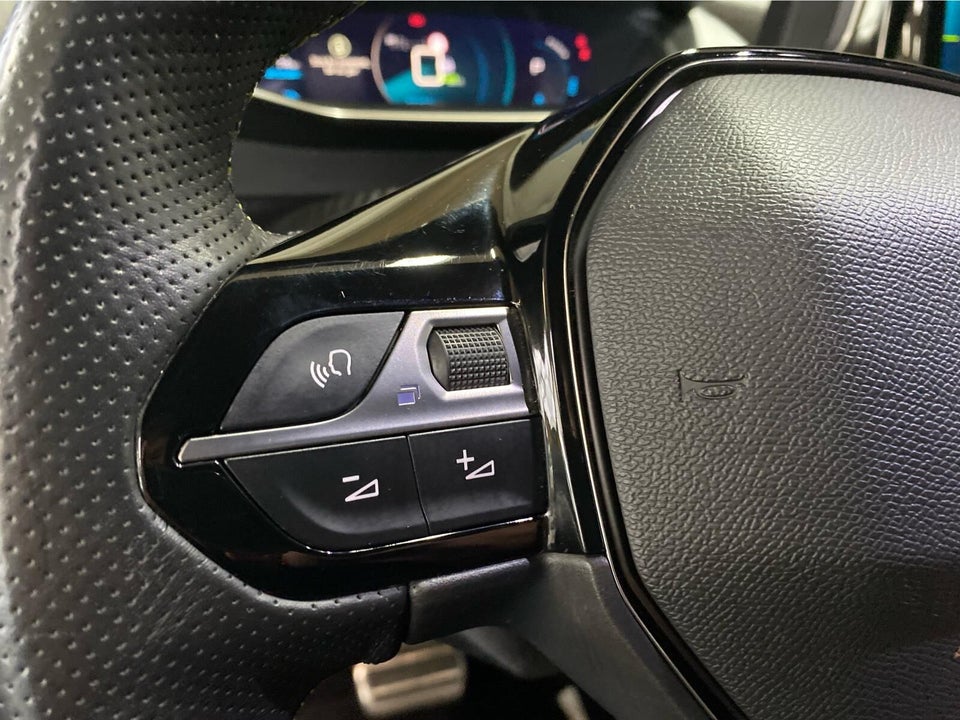 Peugeot e-208 50 GT Limited 5d