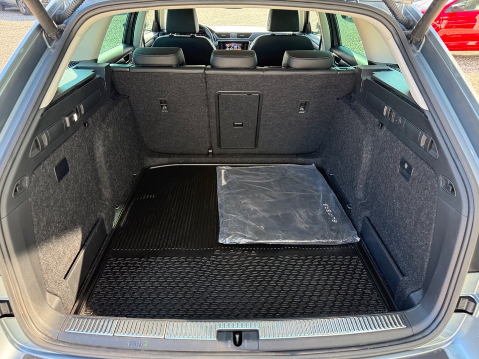 Skoda Superb 2,0 TSi 190 Business Executive Combi DSG 5d
