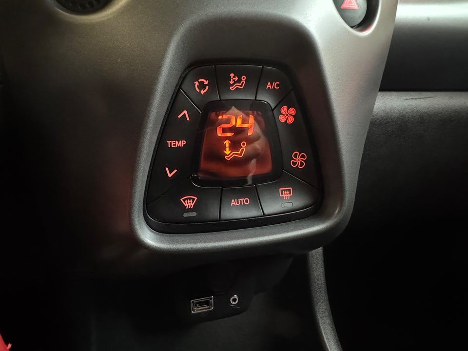 Toyota Aygo 1,0 VVT-i x-press 5d