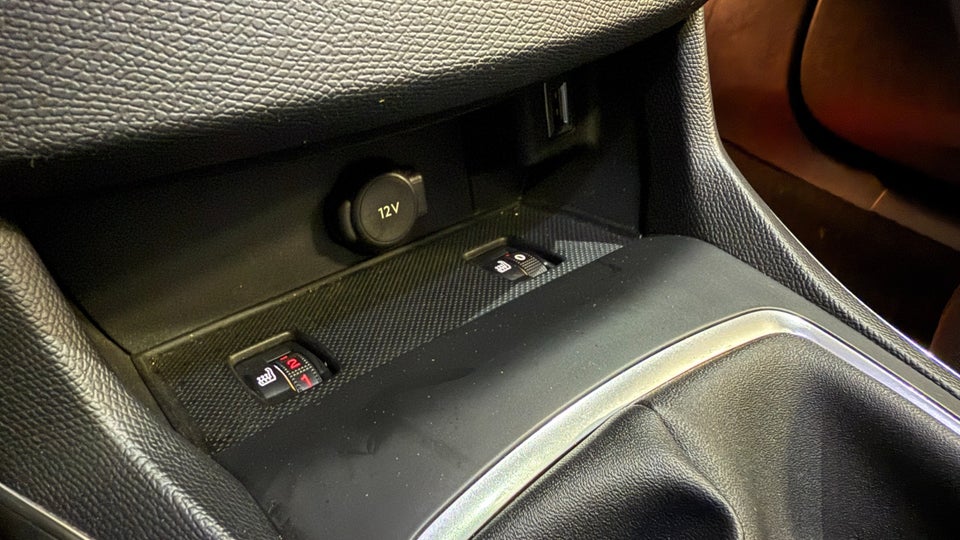 Peugeot 308 1,2 e-THP 130 Allure Sky 5d