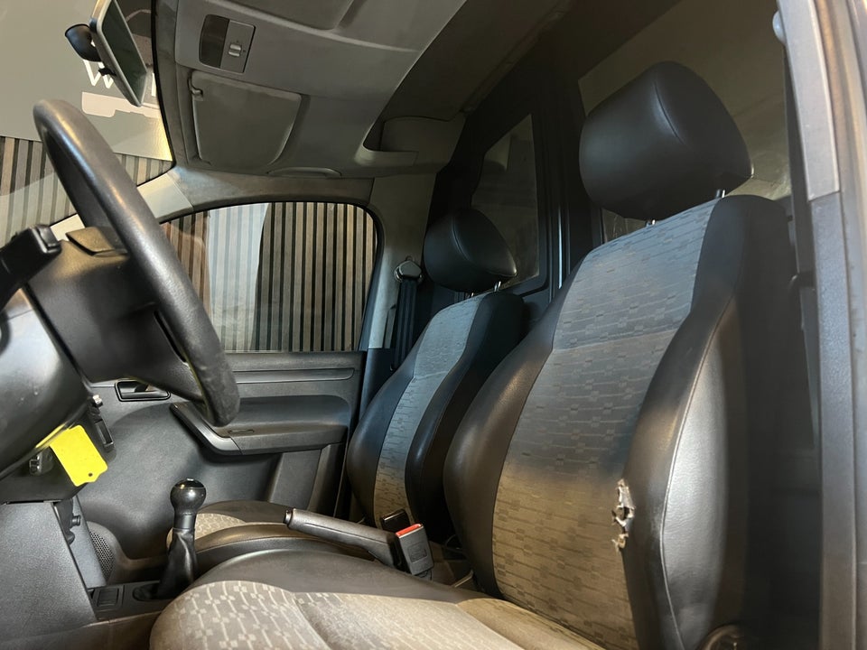 VW Caddy Maxi 1,6 TDi 102 Comfortline BMT Van 4d