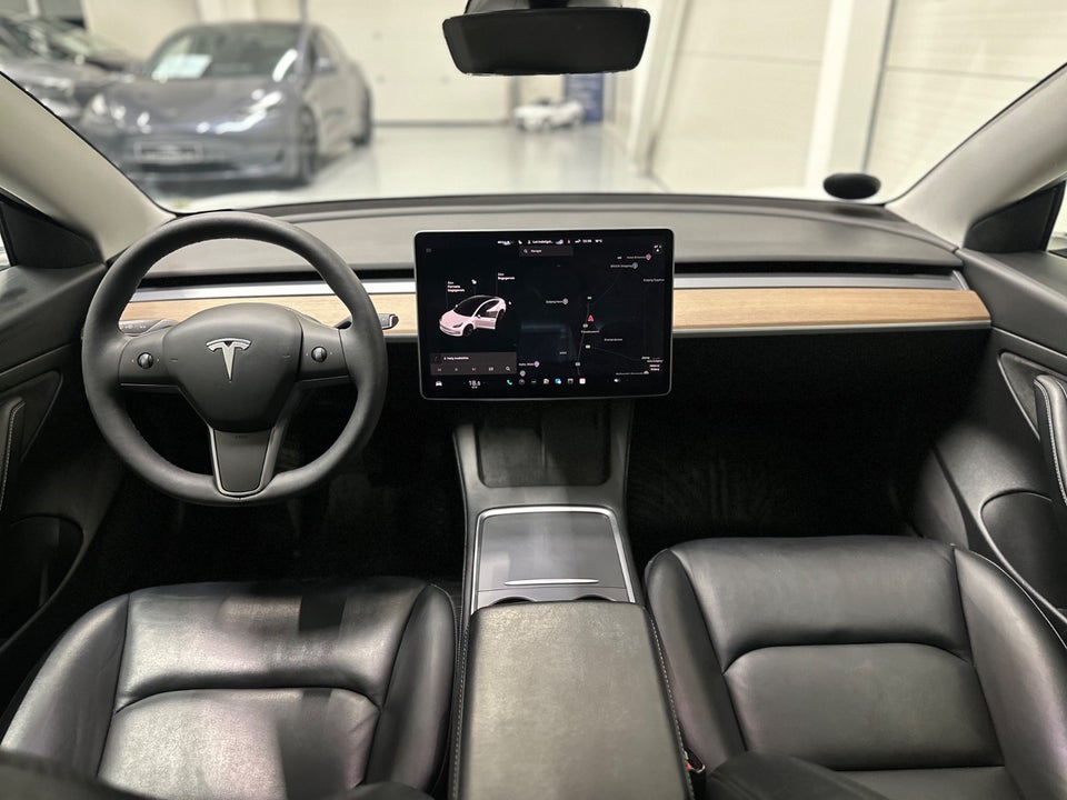 Tesla Model 3 Standard Range+ RWD 4d