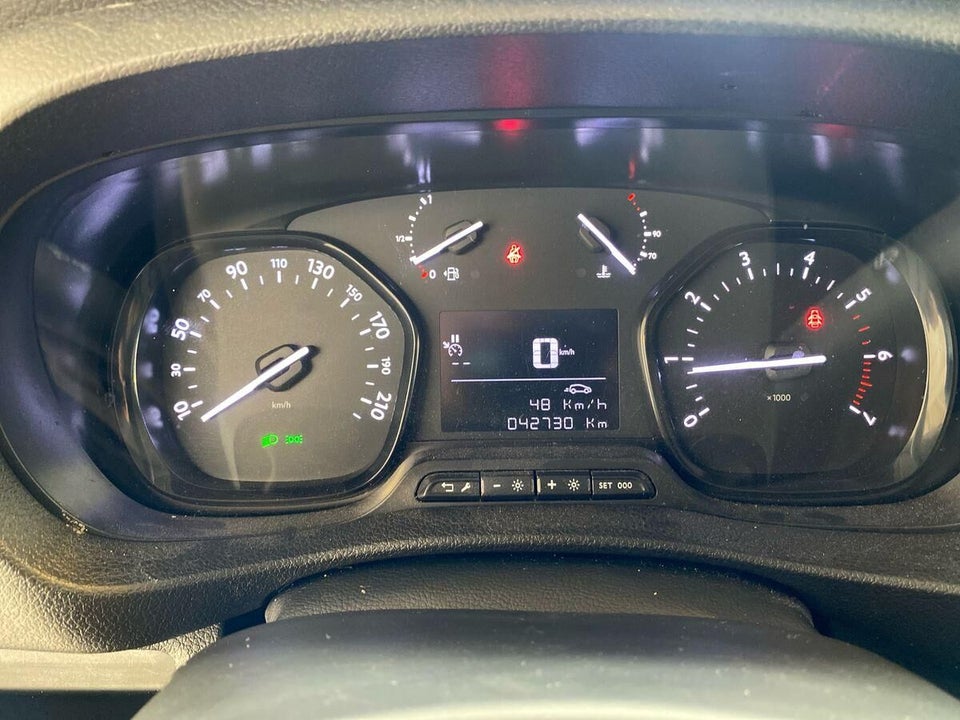 Toyota ProAce 2,0 D 144 Medium Comfort Master 4d