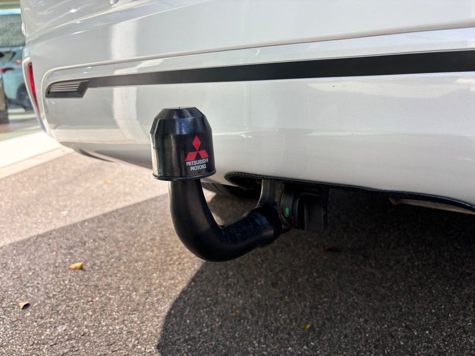 Mitsubishi Outlander 2,4 PHEV Intense CVT 4WD 5d
