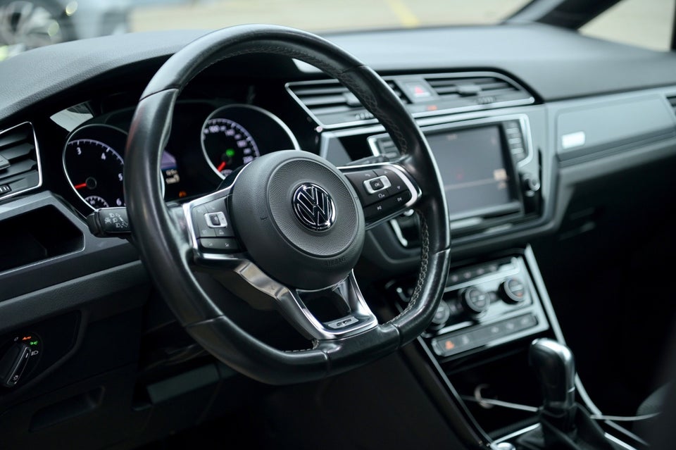VW Touran 2,0 TDi 150 R-line DSG 7prs 5d