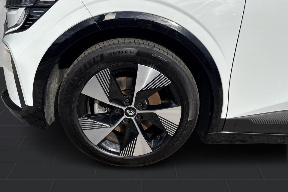 Renault Megane E-Tech 40 Equilibre 5d