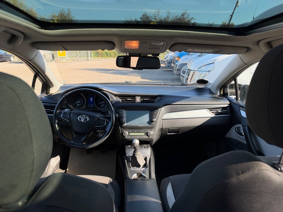 Toyota Avensis 2,0 D-4D T2 Touring Sports 5d