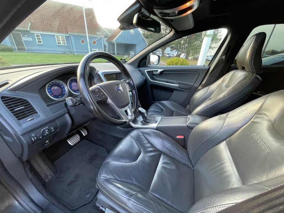 Volvo XC60 2,4 D4 163 R-Design aut. AWD 5d