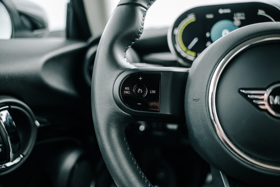 MINI Cooper SE Essential 3d