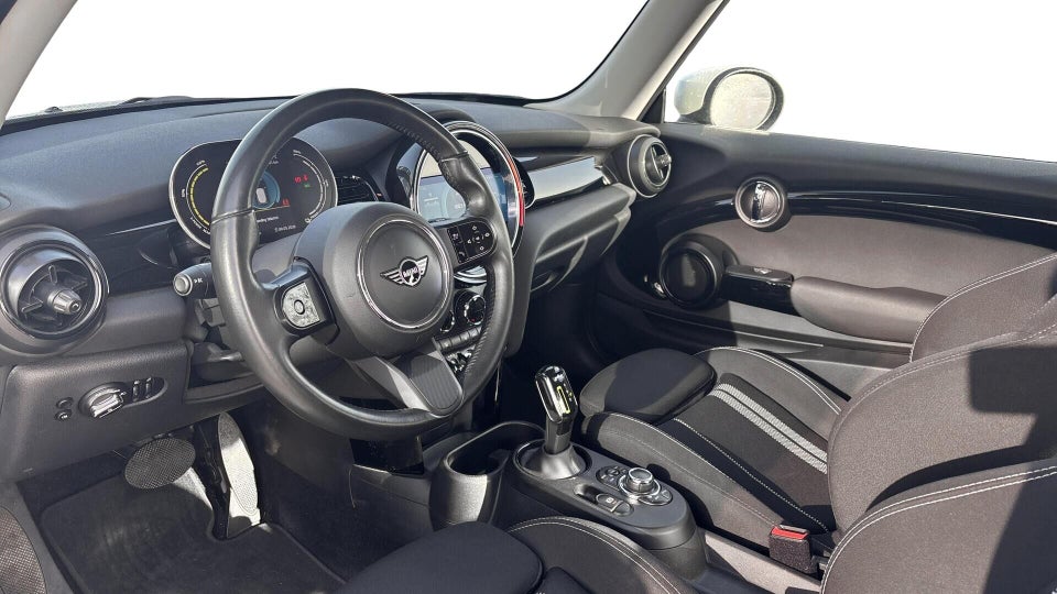 MINI Cooper SE Essential 3d