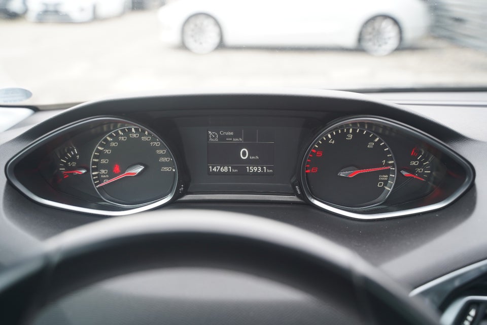 Peugeot 308 1,6 BlueHDi 120 Selection Sky SW 5d