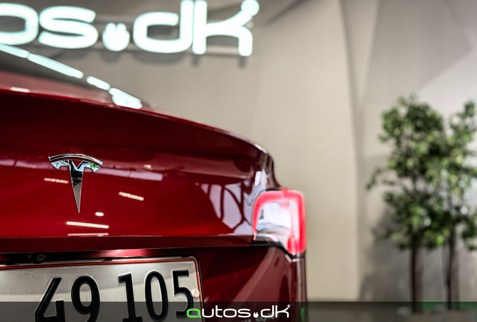 Tesla Model 3 Long Range AWD 4d