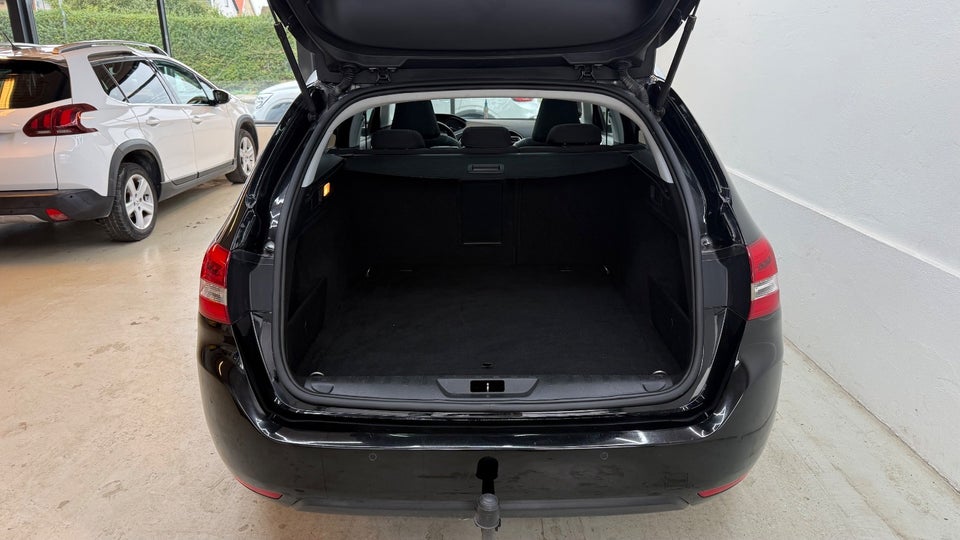Peugeot 308 1,5 BlueHDi 130 Allure Sky SW 5d