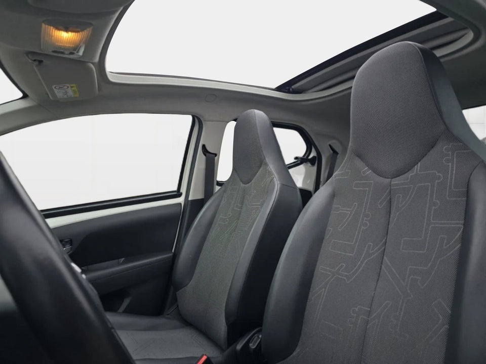 Toyota Aygo 1,0 VVT-i x-wave Sky 5d