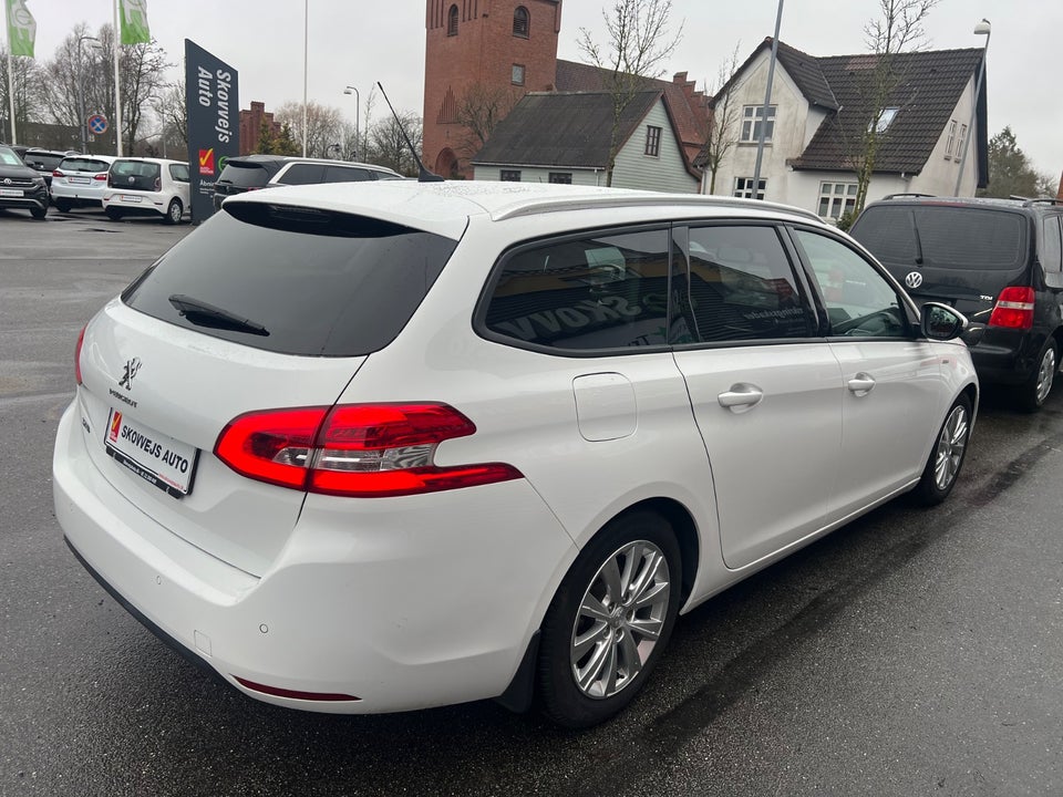 Peugeot 308 1,5 BlueHDi 130 Style SW 5d