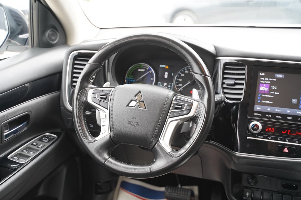 Mitsubishi Outlander 2,4 PHEV Inform+ CVT 4WD 5d