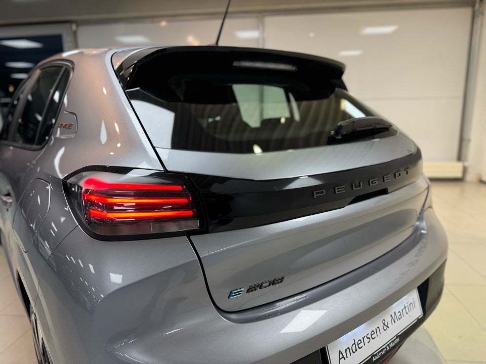 Peugeot e-208 50 Style 5d